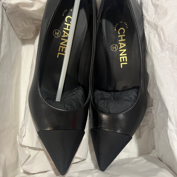 CHANEL Black Pearl Classic Pumps Heels Sz 35 - Picture 5 of 7